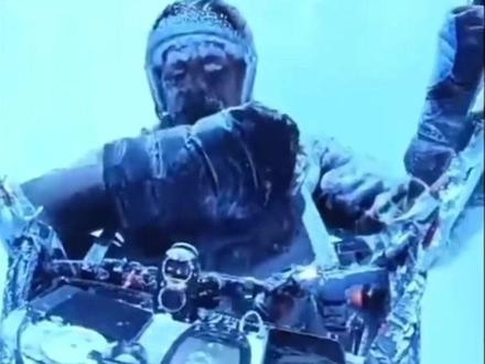 男子玩滑翔伞被吸至8000多米高空,官方通报:停飞半年 #滑翔伞 #停飞 #世界纪录 #社会百态 #奇迹