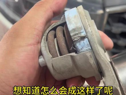 众泰t700方向盘没有助力伴随电瓶灯亮,经过检查涨紧器损坏#众泰t700 #专业的事交给专业的人