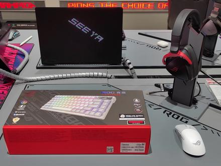ROG白夜魔开箱
ROG NX机械轴、双色注塑PBT透光键帽、Gasket结构+PORON泡棉减少杂音
#ROG外设 #键盘