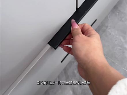 姐妹们!贴身穿的内衣可得勤换啊!#蕉茂 新出的舒芙蕾小碎花内衣,搭配蕾丝V领版型,真的巨巨巨看,上身贼舒服!关键这价就到手2件了,咱真的可以试试#超漂亮文胸 #内衣 #贴身衣物#舒适文胸