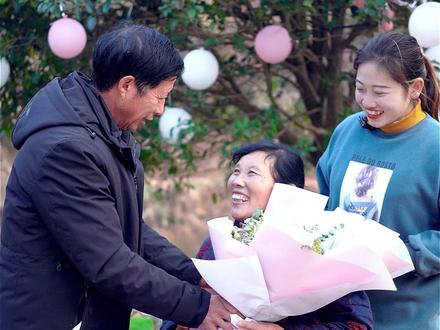 结婚40周年,姥姥等来了姥爷的求婚,太感动了! #美食趣胃计划#抖音美食创作人#梅菜扣肉