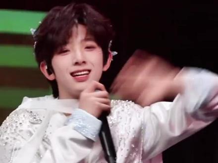 长的帅还是饭撒小天使,虽然是忙内但是暴风成长,谁家满分男啊?#陈浚铭 #荣耀之战