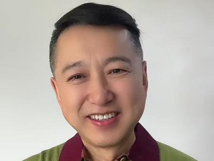 我们都是酸黄瓜,一夜之间就成了热梗。这是网友的文化认同,也是对自视清高戏子的嘲讽。你装你的白莲花,我当我的酸黄瓜。装模作样总会垮,我自逍遥满天涯#原创作品#情感共鸣#生活感悟#萌叔叙事#正能量