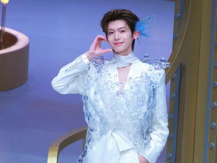 孙恩盛抖音直播盛典无美颜直拍 #2025抖音直播盛典#抖音直播盛典红毯群星闪耀#孙恩盛人鱼王子造型一眼万年