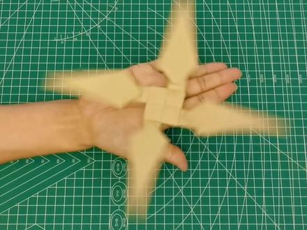 自制折纸旋转飞镖,自带炫酷样式的手工玩具#手工玩具 #折纸