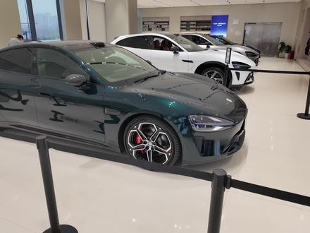 新 SU7 靛石绿和卡布里蓝,极限二选一! #小米汽车 #我和我的小米汽车