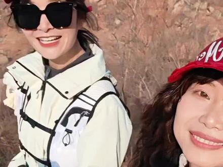 今天我们导航锁定马石片村,赴一场“高爵”之约——邹城高橛子山,这座海拔635米的鲁南小泰山,藏着“加官进爵”的古老传说。踩碎落叶铺就的野径,翻越奇石嶙峋的山脊,手脚并用的攀爬里,每一步都是向好运的靠近。
提醒:穿防滑鞋、带足水,注意安全~