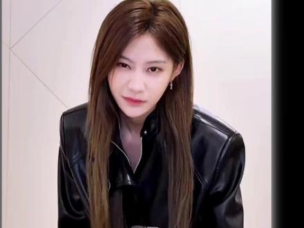 袁一琦,音乐与时尚双向绽放 从舞台聚光灯到巴黎秀场,歌手袁一琦即将亮相巴黎时装周!#袁一琦 #巴黎时装周 #音乐 #hello时尚季 #抖音时尚开放麦