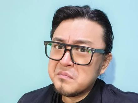 竹子穿过路灯硬生生的长到五六米高,网友纷纷感叹:“竹坚强”不抱怨环境 #最“硬核”的竹子出现了 #内容过于真实 #万万没想到 #竹坚强 #社会百态
