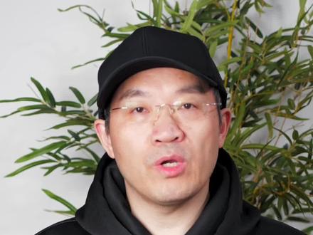 初学者在学编程时,
经常把代码写成一坨,
因为他们不知道编码是有规范的。
编码规范规定着编码格式。#编程学习 #c语言编程
