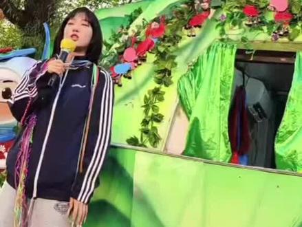 韩国小美女要喊麦#雪饼猴#搞笑##雪饼猴王铁柱