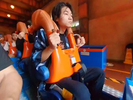 来个十环过山车第一视角,就问你抗不抗打#玩的就是心跳 #周末去哪玩 #过山车第一视角