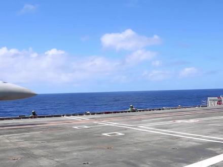 俄媒发出最后警告:伊朗若不先发制人,数千架美机将让其沦为废铁 #中东局势 #林肯号航母 #伊朗军队