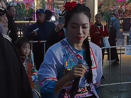 溜达柳州窑埠古镇,转角遇见山歌对唱
#窑埠古镇#壮族山歌#韦忠秀直播#人间烟火在广西 #柳州螺蛳粉