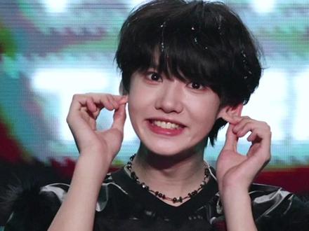 嘟嘴就是要亲亲!!!#张奕然 #TF家族 #TF家族四代