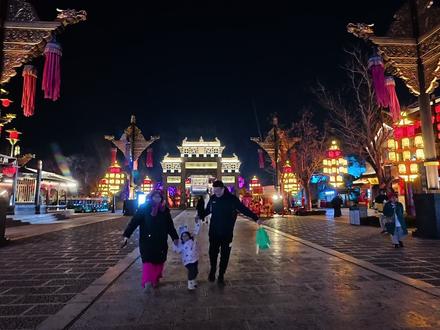 沉浸式感受一下琅琊古城的氛围#琅琊古城 #被琅琊古城的打铁花震撼到了#遛娃儿好去处 #抖音新春吃喝玩乐节 #我的假期很曼妙古城版