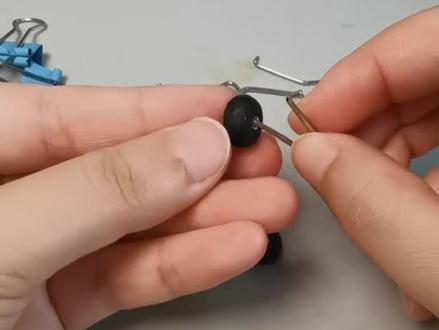 “废物”翻身把歌唱!四款零成本手工,治好你的手痒和无聊! 材料你家肯定有!教程简单到爆炸!
这是「废物改造系列」第三期,主页还有更多神奇魔法,快去翻!
👇 作业专区
这四款你最想试哪个?评论区告诉我!
或者艾特你身边最像“垃圾回收站”的朋友来学!
#废物利用 #手工 #创意手工 #亲子手工 #变废为宝diy #一看就会系列