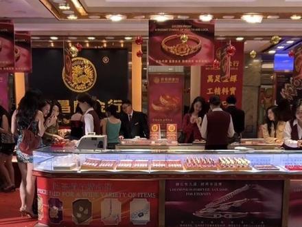 预告:由朱一龙,檀健次主演的电影🎦空枪开拍,取景点:地王广场一楼周六福珠宝#拍摄现场#朱一龙 #檀健次