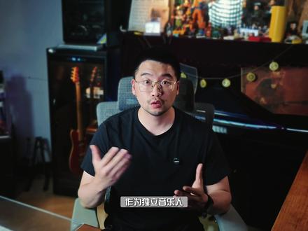 爆肝制作,独立音乐人reaction《歌手2026》第一期上 本期视频根据《歌手2026》第一期的出场顺序,回顾了节目上半场的表演,并阐述了我对于庾澄庆淘汰原因的分析,分别reaction了
1.魏如萱-末路狂花
2.庾澄庆-让我一次爱个够
3.Stanaj-I Don’t Want to Miss a Thing
4.尤长靖-是你想成为的大人吗
下一期会继续reaction
5.胡彦斌-你要的全拿走
6.窦靖童-Don’t Break My Heart
7.周兴哲-永不失联的爱
8.张碧晨-Interstellar
9.齐豫-橄榄树
每期视频结尾会公布我的心里排名,全场最感触和最惊喜的表演,视频制作不易,你的三连对我很重要,感谢支持!#歌手2026我来评 #乐评计划 #抖音音乐客厅 #歌手2026第一期 #reaction