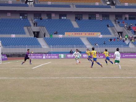 11月23日下午,2025年安徽省青少年足球联赛高中组乙组比赛在六安市体育中心体育场举行,池州队以2:1的比分客场战胜六安队,获得胜利。#足球 #徽青赛 #池州 #六安
来源:池州市传媒中心
记者:刘进 刘涛
编辑:吕应强