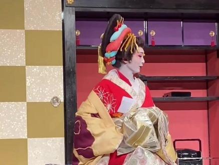 日本花魁 是这样出来见 接待客人的。#日本文化习俗