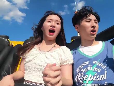 #喜爱拍 双视角沉浸式体验#过山车 ,小姐姐真是太害怕了