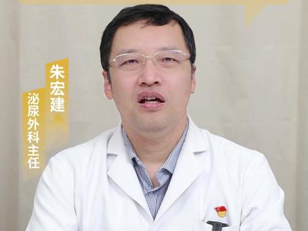 尿道狭窄不再难缠!专家教你如何有效应对 很多尿道狭窄的患者都做过尿道扩张的治疗,是用一个金属的探条,大概30公分长,要通过尿道把狭窄的地方扩张起来,其疼痛是难以忍受的。随着新技术的开展,我们应用激光来进行治疗,常用的激光包括钬激光、铥激光、蓝激光、绿激光等,都可以在尿道治疗方面发挥作用,为患者打通狭窄段的尿道,仅需数分钟的时间,就可以让患者轻松排尿。
尿道狭窄治疗的阶梯式方法:阶梯式治疗方案:①轻度狭窄用α受体阻滞剂+尿道护理 ②中度采用可视化球囊扩张术等治疗方法 ③重度需尿道成形术。
重点提醒:治疗后必须戒酒6个月以上,每日饮水量需>2.5L!#健康科普 #北京市健宫医院#泌尿外科 #尿道狭窄 #尿道