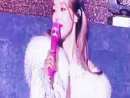 #黄霄雲现场版Golden #演唱会搞笑现场#音乐现场