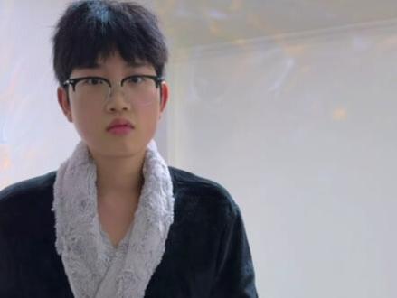 她在猛戳我的心房