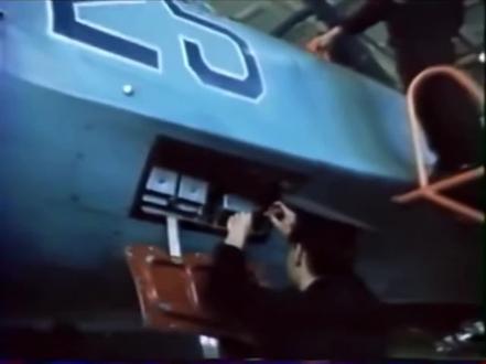 原本十四亿美元采购24架苏27,但最终买到26架 #苏27 #歼16 #歼20 #战斗机 #历史影像