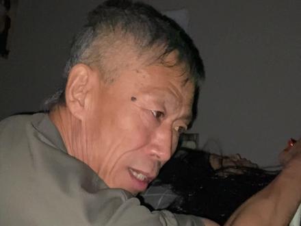 周大爷教你在爆恐的鬼屋里怎么反客为主#密室逃脱 #电报员周大爷 #挑战年轻人喜欢的100件事