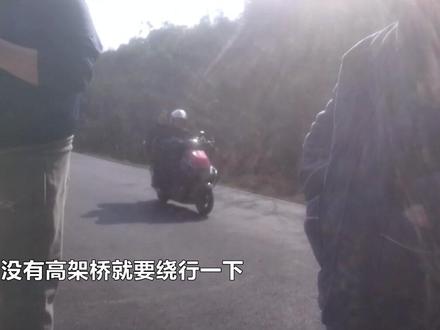 投资上亿的“断头桥”何时能通车?(二)
大桥沦为“半拉子”工程 不仅难看更为浪费
建设单位称符合规划 征拆遇阻被迫停工
大桥总投资过亿 停工后大桥处于闲置状态 #社会新闻