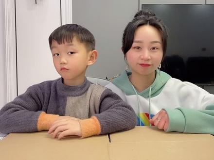 蒙眼铲钱大作战,铲到多少就吃多少钱美食,星岩被整哭了?