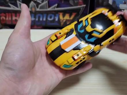 炫卡斗士W 捷豹塔姬变形评测