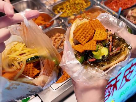 姨说让我把她夹进去? 西安菜夹饼主理人申请出战!5元自助菜夹馍,能吃多少全凭本事!#菜夹饼 #西安菜夹馍 #西安美食 #主理人 #西安菜夹馍大赛 #菜夹馍大赛