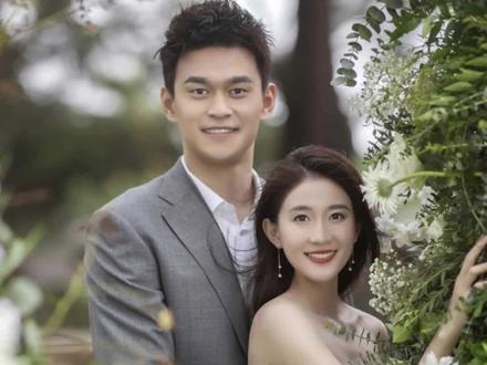 游泳奥运冠军娶体操女神,孙杨张豆豆官宣领证,因饭局相识并分享表白趣事#孙杨 #张豆豆 #太穷神颜 @抖音小助手 @娱颜汇 @DOU+小助手 @抖音娱乐 @抖音创作者中心
