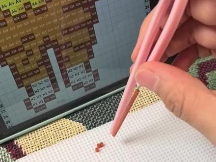 用镊子拼会转🥚🥚的小猫
图纸来源🍠发呆的爆汁柠油柑茶
#拼豆 #拼豆图纸 #小猫 #扶持新人计划 #分享有趣的视频