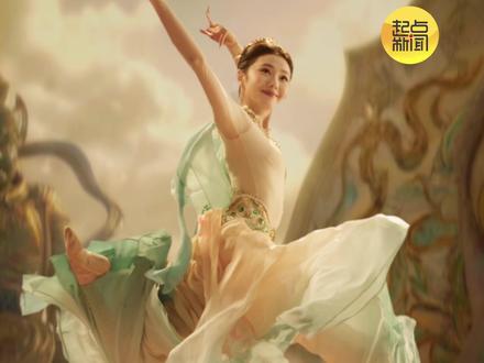 【一眼千年!#刘浩存化身飞天舞者舞动丝路春晚 】从流光溢彩的壁画到精美绝伦的造像,青年演员@刘浩存 化身飞天舞者,领衔演绎舞蹈《千年一顾》,在接受起点新闻记者采访时,刘浩存介绍,她特意回学校找老师编排了舞蹈,之后反复练习优化。整个节目将现代和古典相结合,她希望通过这段舞蹈传递出传统文化的精髓。农历大年初一19点30,锁定#2026丝路春晚 。 #丝路春晚马上来