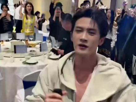 这是等待的奖励嘛!听到了特殊的proof🥰,哥今天很开心!!!#檀健次#甜度超标 #proof@檀健次超级超级超级好听~