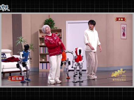 306台相机揭秘机器人高难度动作 时隔一年,人形机器人在春晚舞台上从跌跌撞撞到能熟练打出一套醉拳,国外网友评价这是又一个中国Seedance2.0时刻。春晚一路见证了机器人从科幻走向现实,这次我们用306台相机阵列将高难度的韦伯斯特空翻扫描下来,拆解“炫技”背后人形机器人应用落地的奥秘。#人形机器人 #春晚 #媒体精选计划 #春晚小品回顾