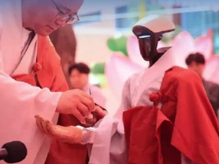 宇树机器人在韩国出家,这次是真的“机器人皈依佛门”#宇树机器人 #韩国 #佛教 #AI