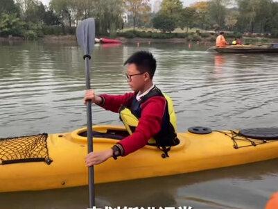 生活在#滨江 的#孩子 也太#幸福 了!#杭州 这所#学校,皮划艇课程进课堂,快来看看#运动 带来的#魅力 吧!#小学生 #中学生 #皮划艇 #幸福in杭州 @抖音小助手
