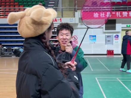 送男朋友的第二把羽毛球拍喽 #88dpro新配色 #羽毛球