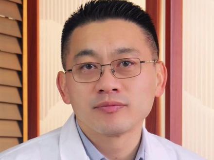 公园里倒着走是在拿瘫痪赌运气#瘫痪 #健康 #健康科普不基础 #我的年度健康盘点 #抖出健康知识宝藏 @抖音创作小助手 @抖音小助手