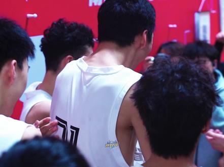 南区半决赛第一场:广东省实战胜长沙六中,成功挺进总决赛。去年的全国总冠军,今年能走多远?#篮球 #广东省实验中学 #许好汉