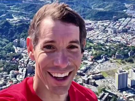 【13分钟现场直播版】亚历克斯•霍诺德徒手挑战中国台北101大厦成功登顶,用时91分钟#101大厦
#亚历克斯霍诺德