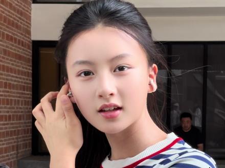 七七的青春气息 谢谢你还记得我
啊啊啊 我朋友人也真好!!!主动帮我和七七问
好!!!大家都太好啦~七七我马上就来见你啦~期待顺利见面~@赵钰琪_七七 #赵钰琪 #赵钰琪七七 #糟糕是心动的感觉 #安利 #路透