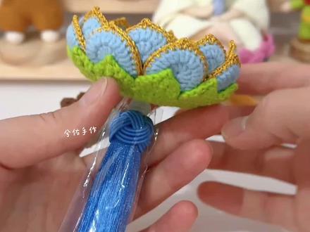 花瓣加金线的钩织方法来喽 #钩织 #展示你的手工diy成果 #万物皆可DIY#钩针教程 @抖音Dou+上热门 @抖音小助手