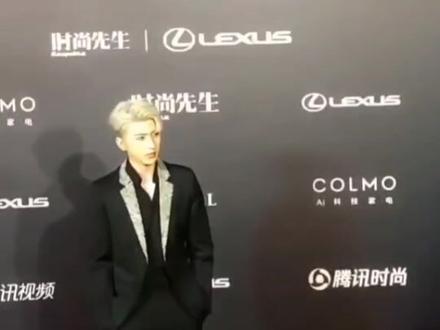 咖位就是和资本坐在一排#蔡徐坤