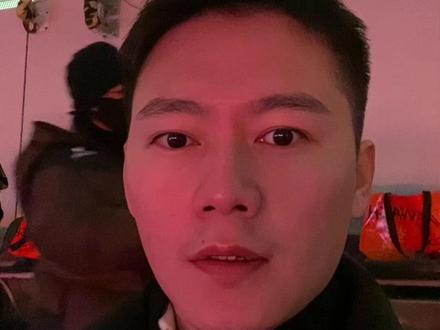 怕是苏州最牛公司年会了吧?
年会开成演唱会 和yang视一起举办
萧敬腾、张信哲、陈慧琳、毛不易、李克勤、韩红
还有撒贝宁、龚韵熹担任主持人
#live现场 #演唱會 #观众视角 #追觅 #毛不易